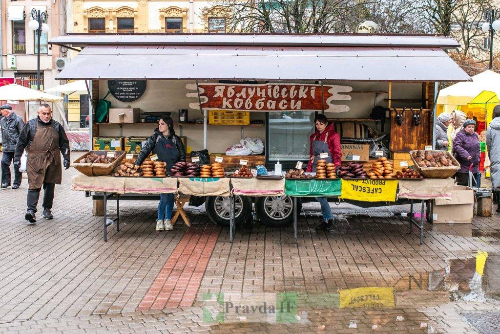 У Франківську стартував Великодній ярмарок. ФОТОРЕПОРТАЖ