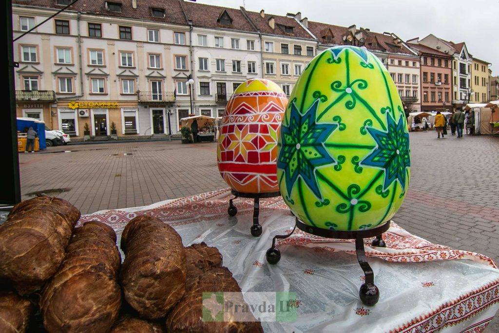 У Франківську стартував Великодній ярмарок. ФОТОРЕПОРТАЖ