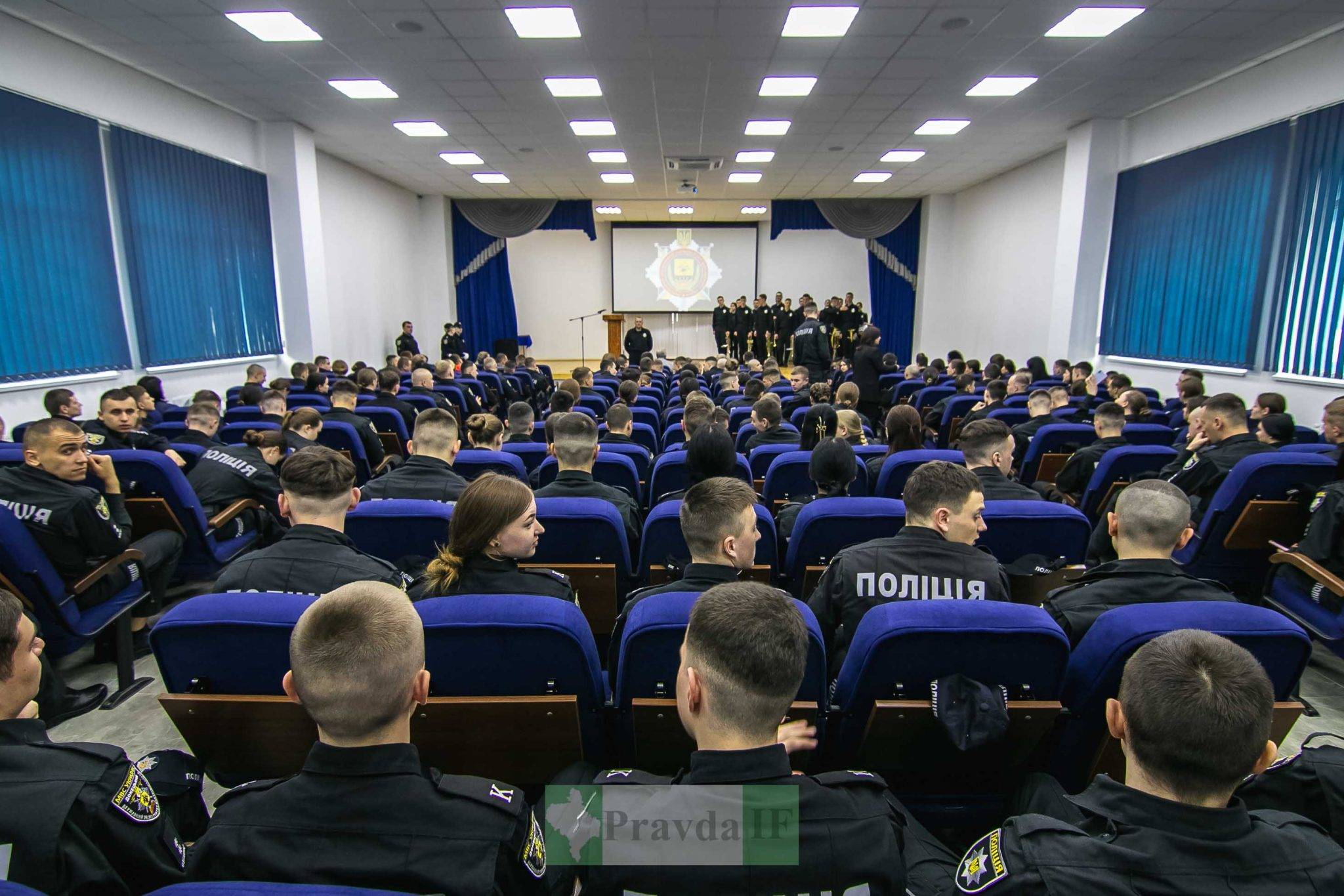 Відбувся перший випуск курсантів Луганського університету внутрішніх справ,курсанти мвс,війна в україні