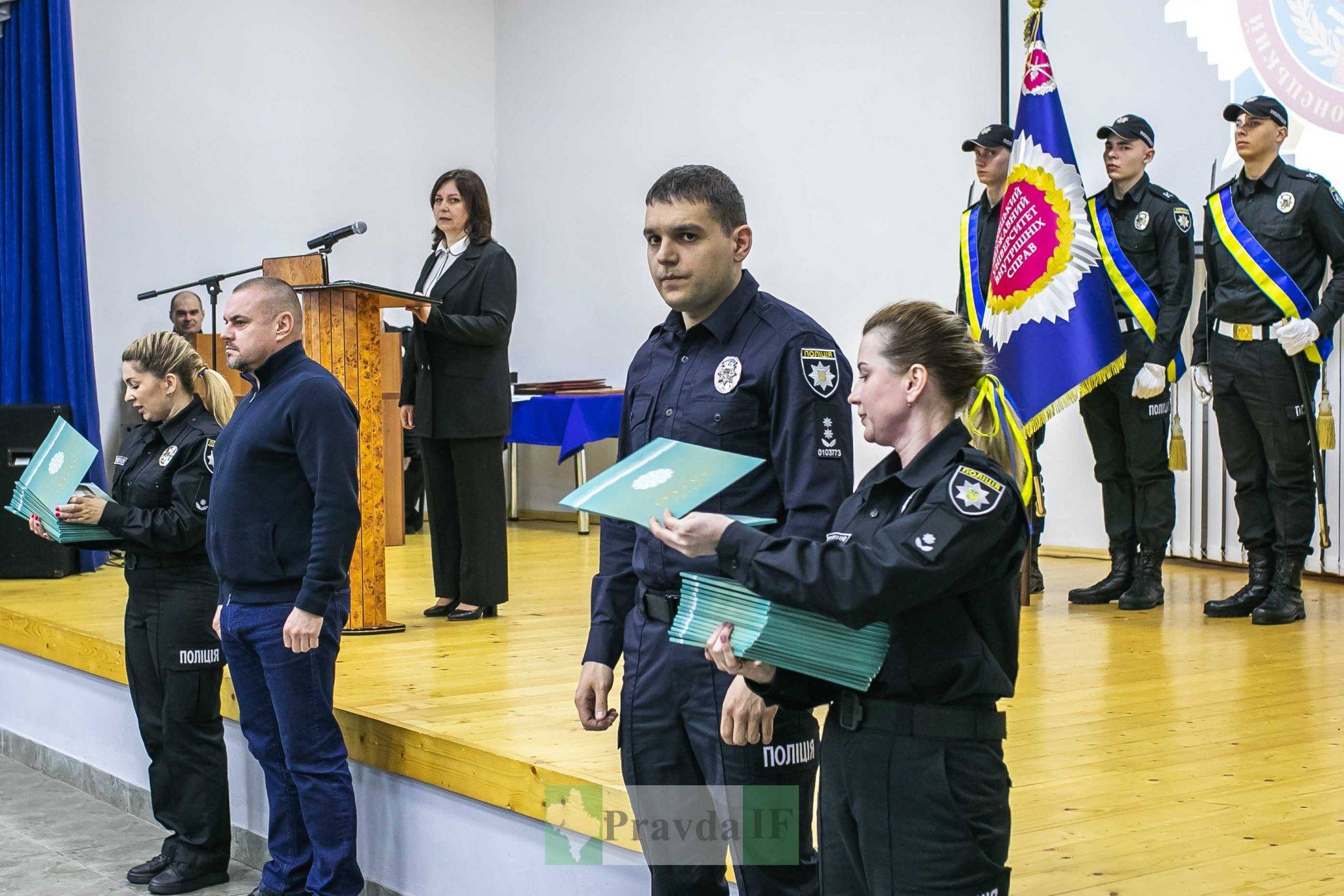 Відбувся перший випуск курсантів Луганського університету внутрішніх справ,курсанти мвс,війна в україні