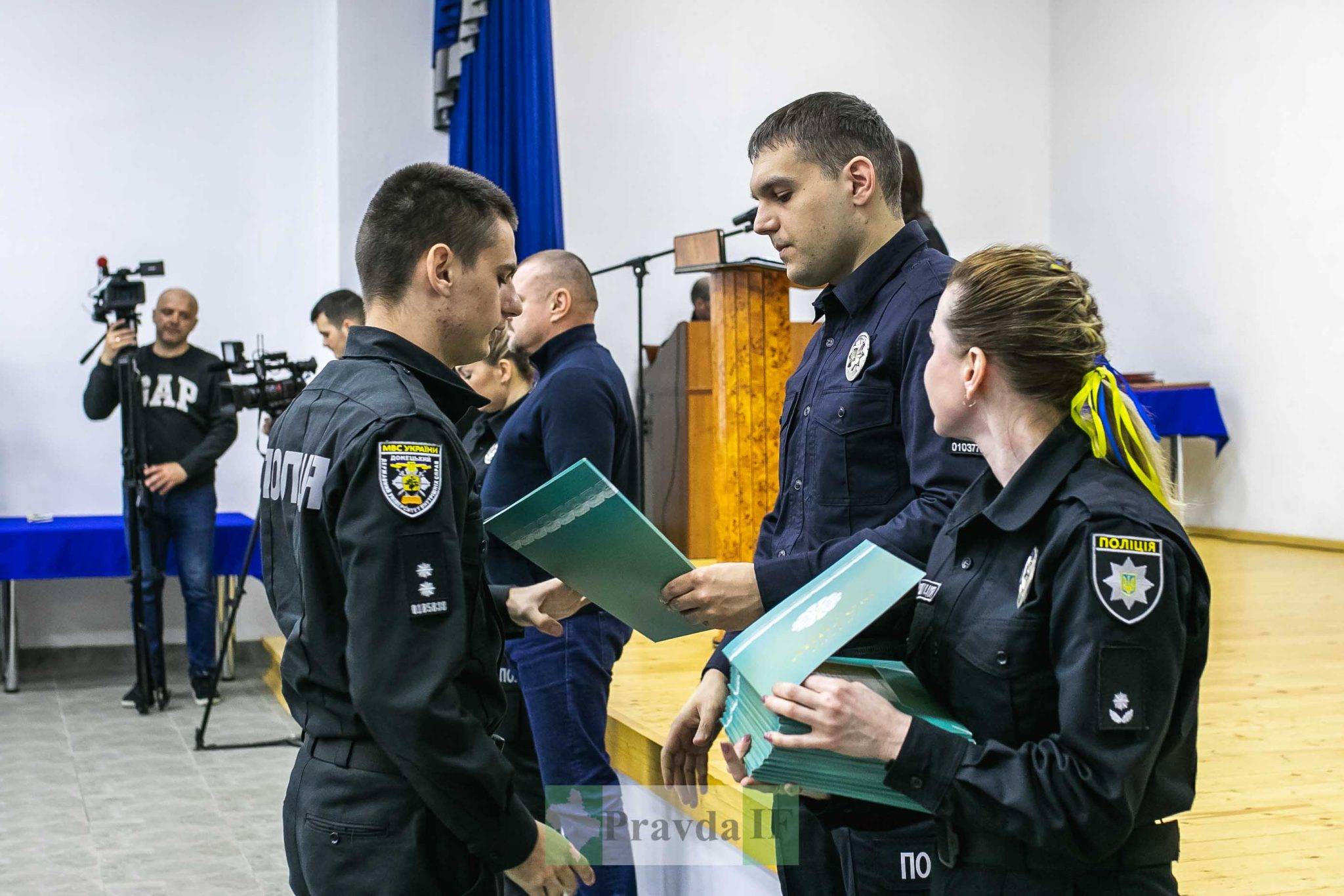 Відбувся перший випуск курсантів Луганського університету внутрішніх справ,курсанти мвс,війна в україні