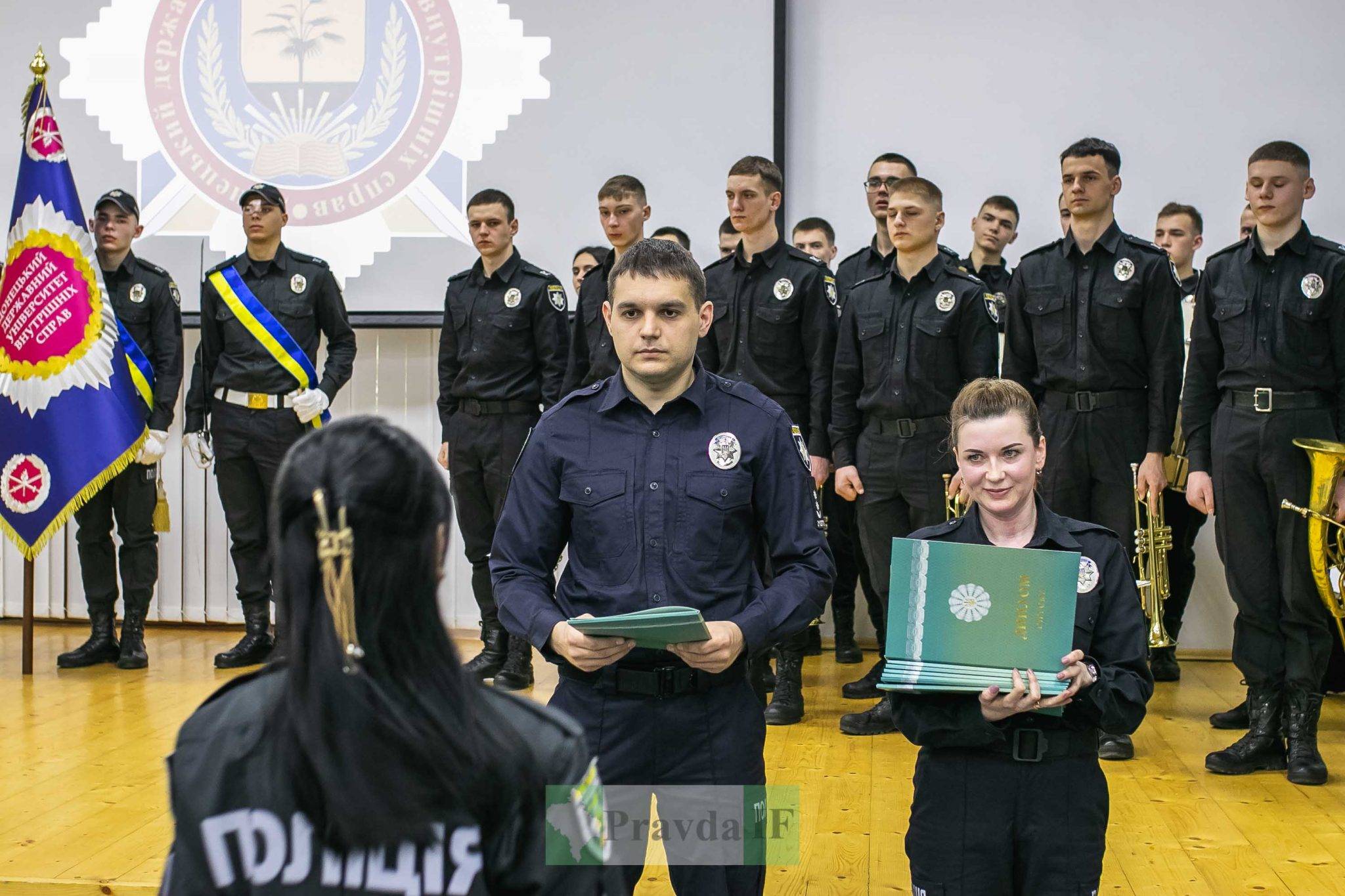Відбувся перший випуск курсантів Луганського університету внутрішніх справ,курсанти мвс,війна в україні