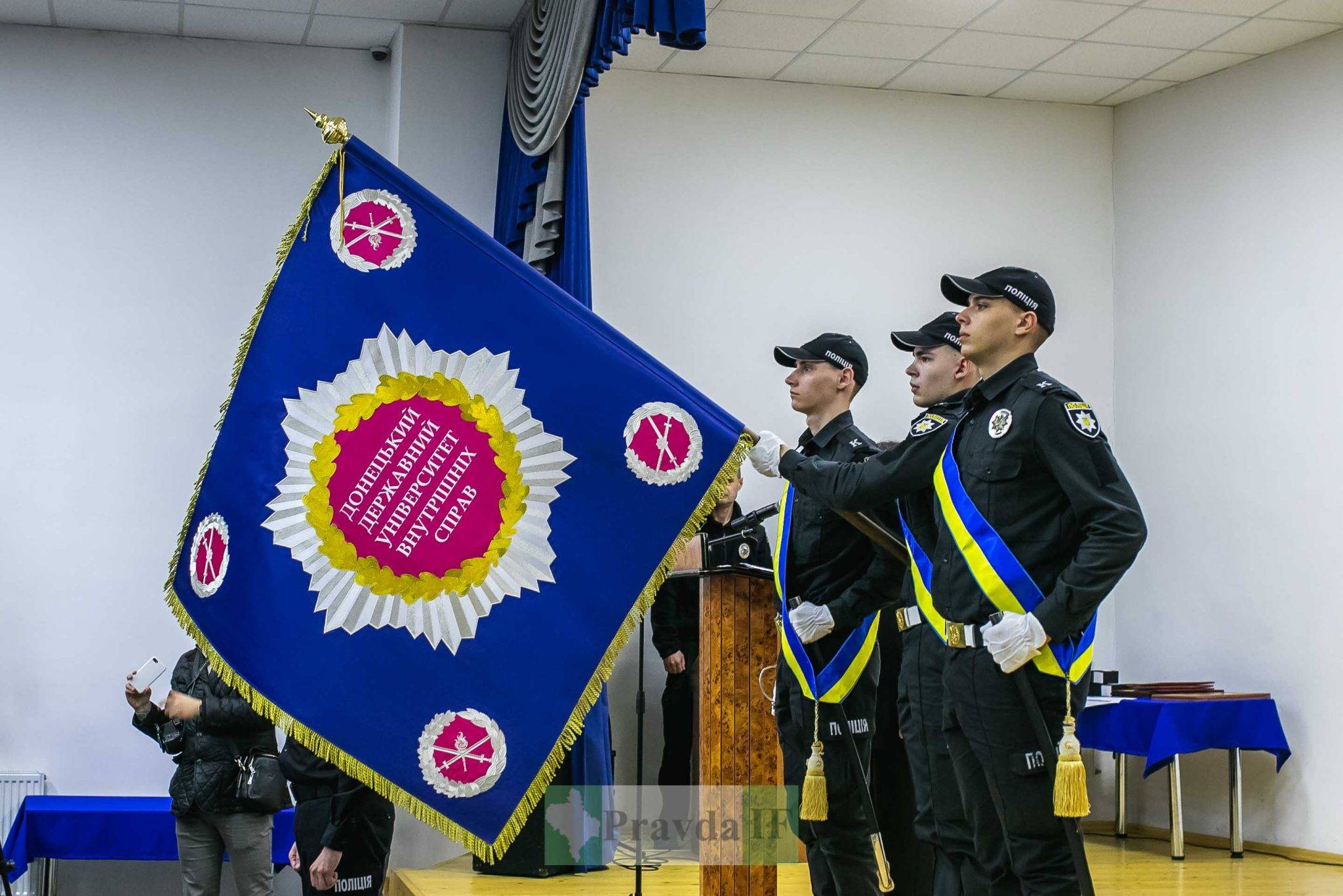 Відбувся перший випуск курсантів Луганського університету внутрішніх справ,курсанти мвс,війна в україні