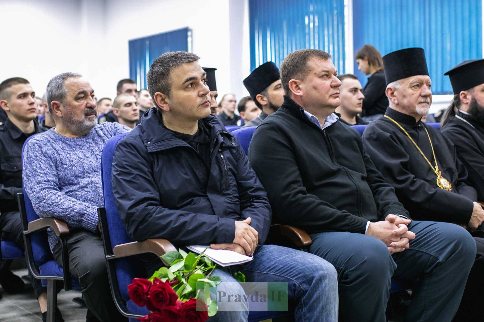 Відбувся перший випуск курсантів Луганського університету внутрішніх справ,курсанти мвс,війна в україні