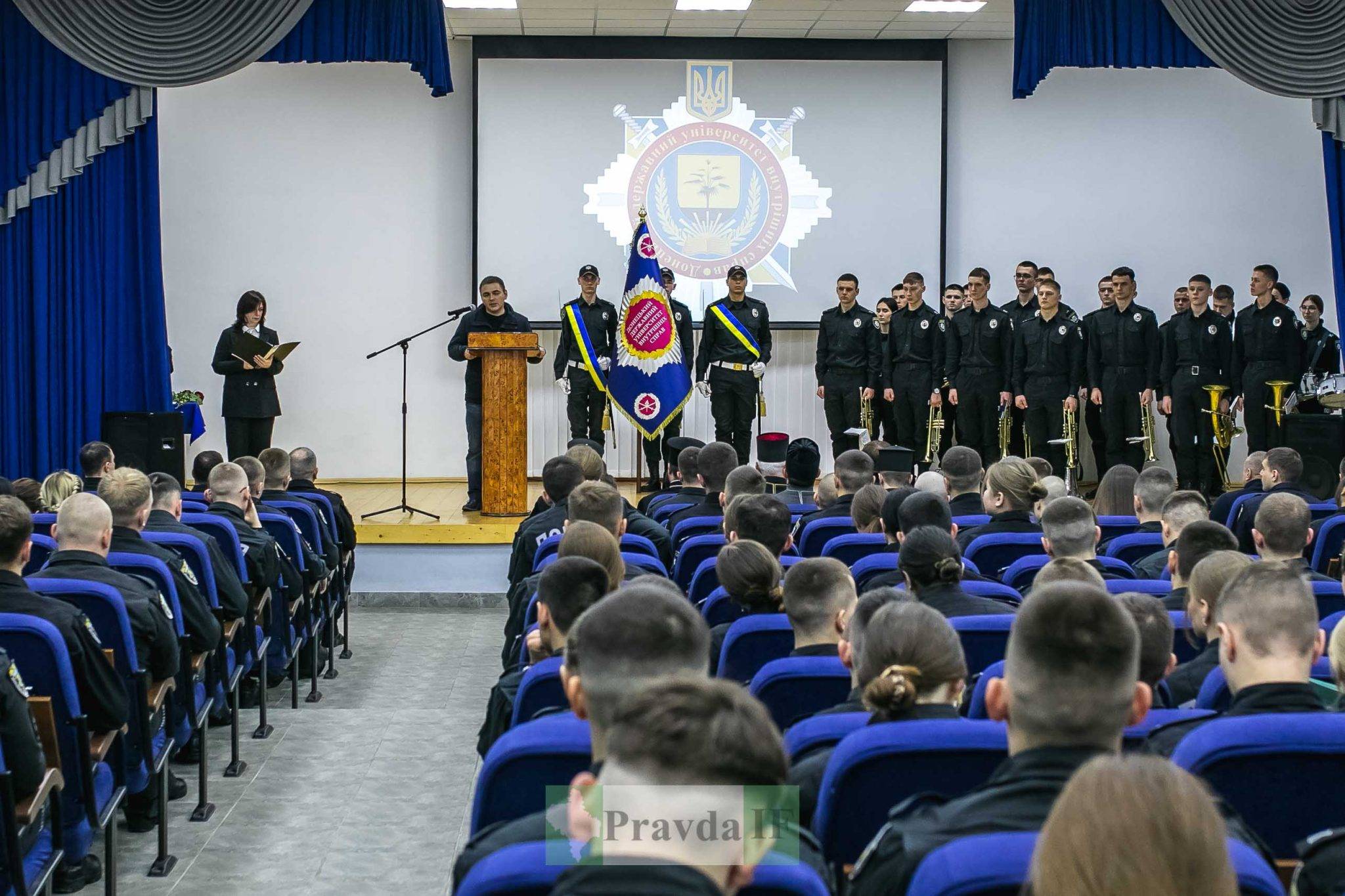 Відбувся перший випуск курсантів Луганського університету внутрішніх справ,курсанти мвс,війна в україні
