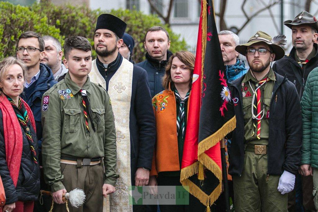 У Івано-Франківську відкрили пам'ятну дошку відомому пластуну Назарію Лугарєву