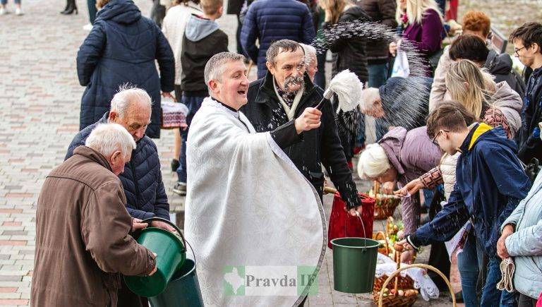 У Франківську освячують великодні кошики Фоторепортаж