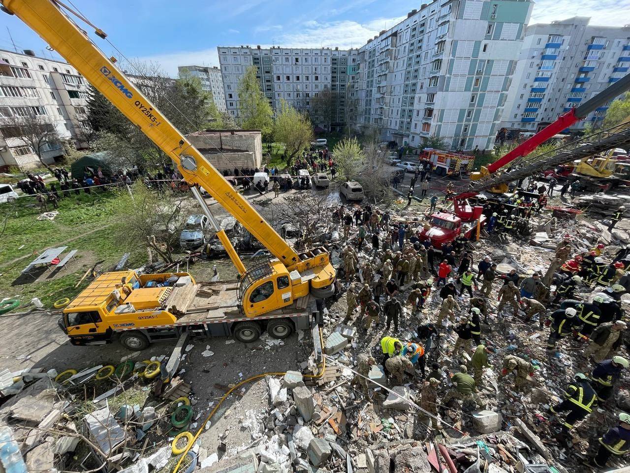 В Умані завершено рятувальну операцію: загинули 23 людини, серед них 6 дітей