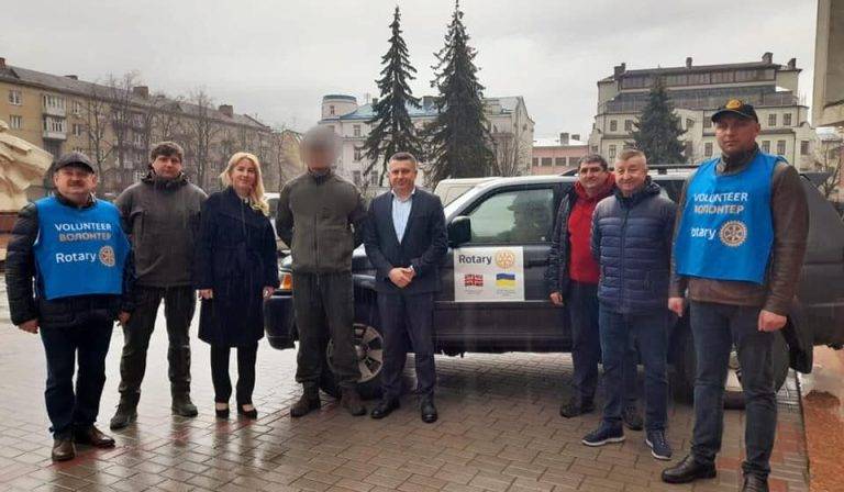 З Франківська на передову відправили ще одне авто, придбане коштом благодійників