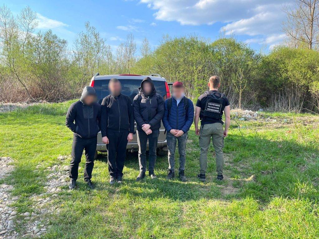 На Закарпатті група чоловіків намагалися втекти за кордон, серед них прикарпатець
