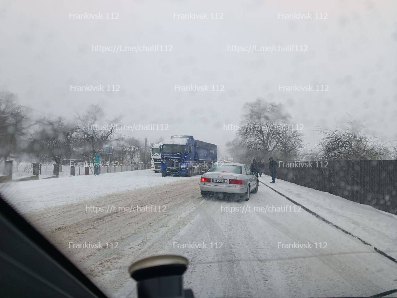 Квітнева негода значно ускладнила рух на дорогах Івано-Франківщини