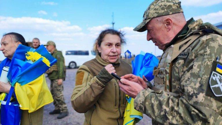 З російського полону повернулися ще сто українців: оборонці Маріуполя і Гостомеля