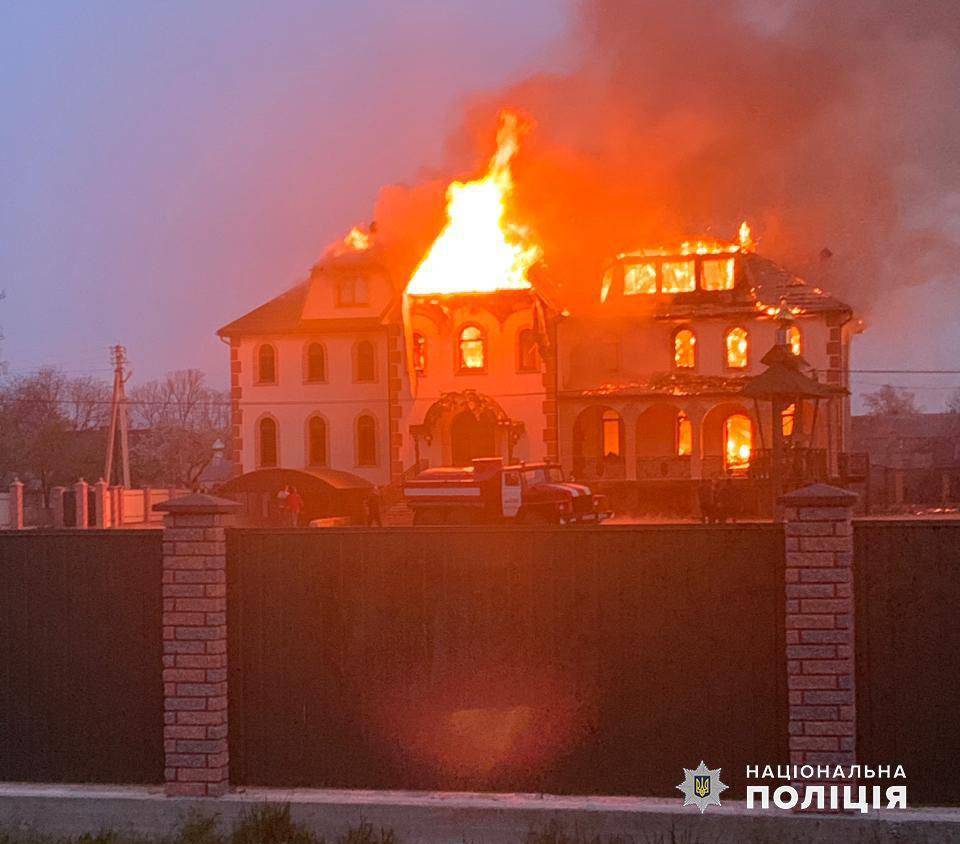 На Буковині вночі спалили храм УПЦ МП. ФОТО