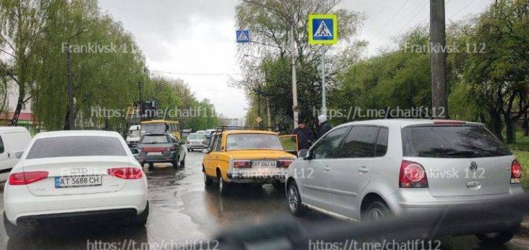 В Івано-Франківську зіштовхнулися три автівки. ФОТО