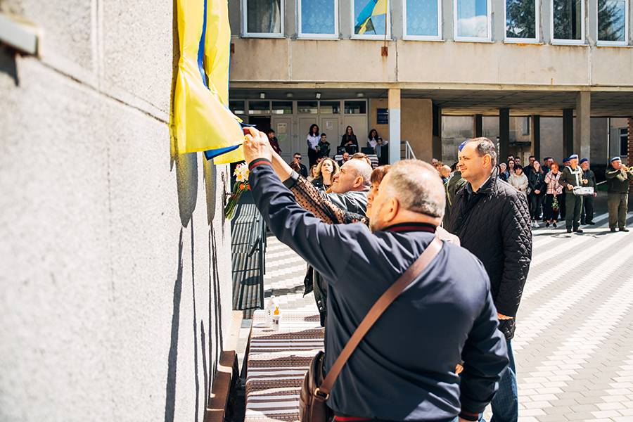 У Франківську відкрили памʼятну дошку загиблому нацгвардійцю Мар'яну Орищуку