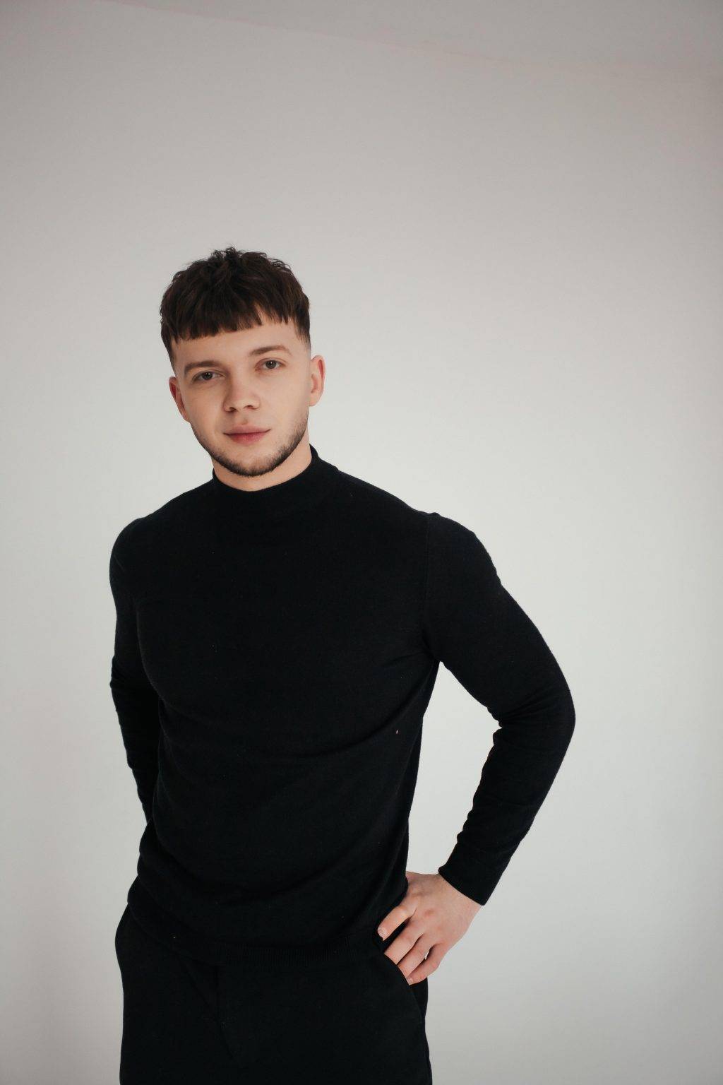 «Наша пісня повернулась додому»: Сергій Лазановський | RIDNYI переспівав «В саду осіннім айстри білі», яку роками вважали «російською народною»