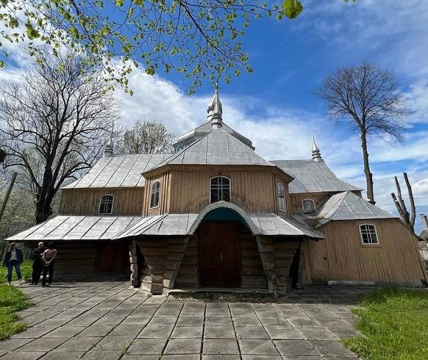 У Калуській громаді шукають шляхи порятунку дерев’яної церкви