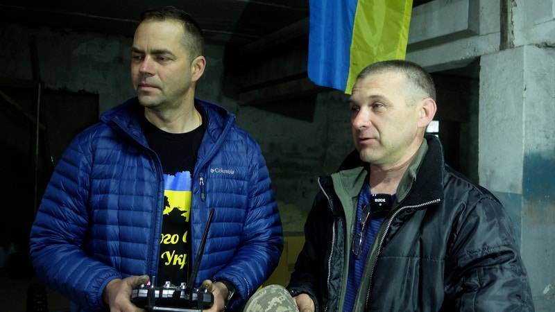 Двоє прикарпатців змайстрували дрон-мінер і дрон-евакуатор для поранених бійців