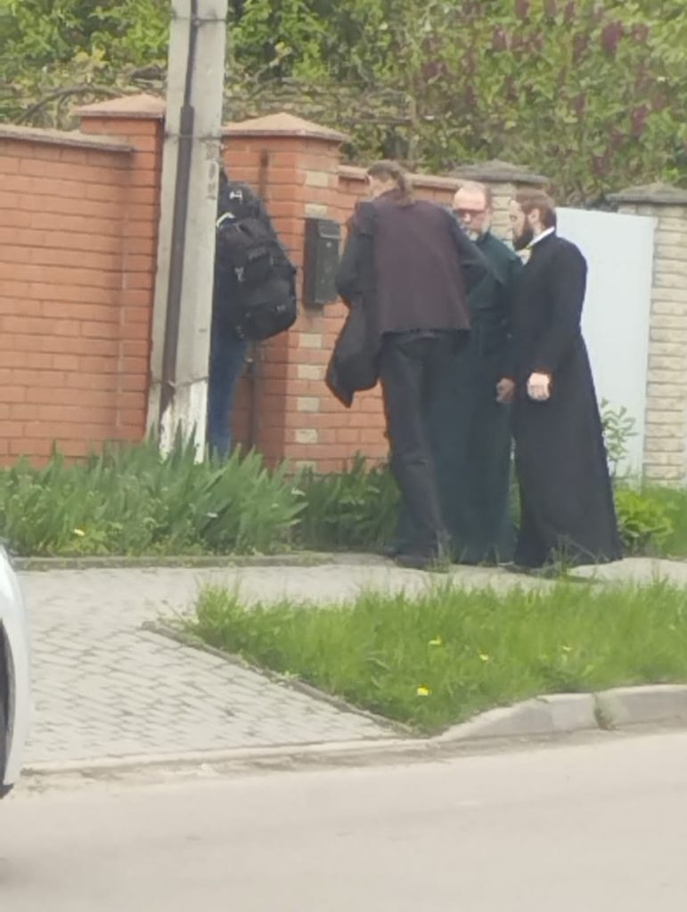 В будинку московської церкви у Крихівцях, знову помітили активність попів РПЦ та їхніх прихожан ФОТО