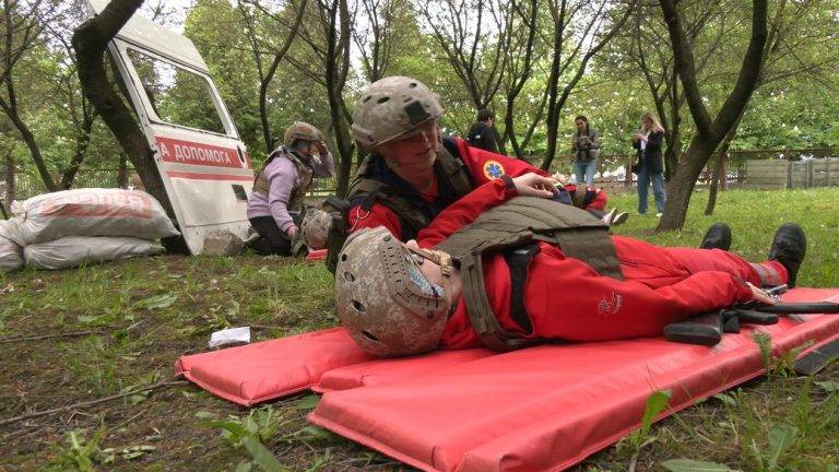 У Франківську навчають тактичної медицини у симуляційному навчальному центрі. ФОТО