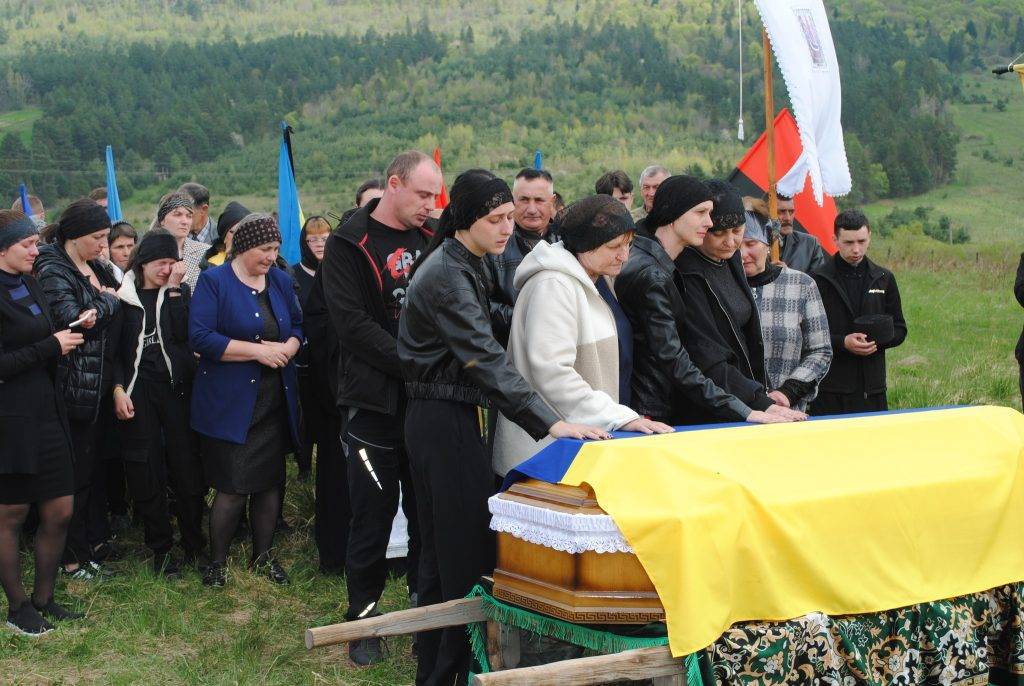 На Богородчанщині провели в останню путь полеглого 19-річного героя Богдана Овчаренка