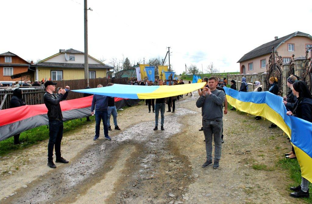 На Богородчанщині провели в останню путь полеглого 19-річного героя Богдана Овчаренка