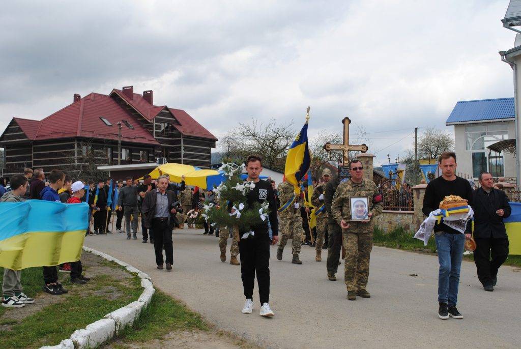 На Богородчанщині провели в останню путь полеглого 19-річного героя Богдана Овчаренка