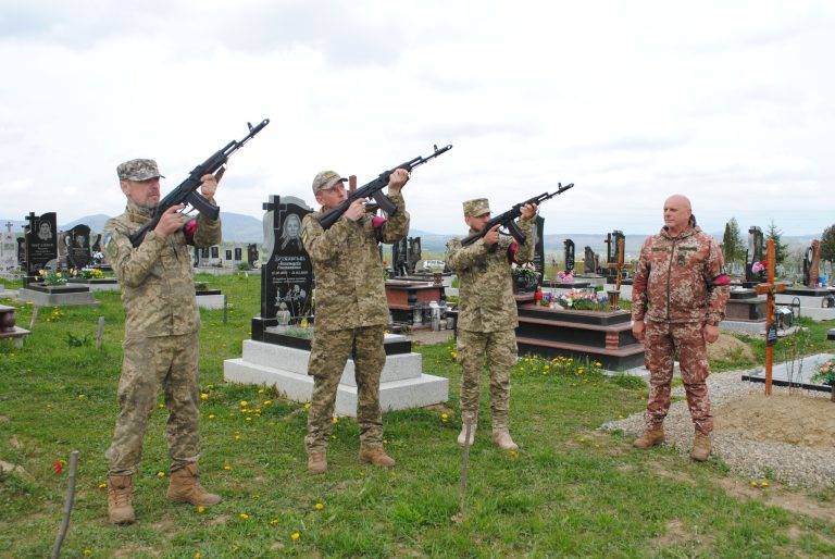 На Богородчанщині провели в останню путь полеглого 19-річного героя Богдана Овчаренка