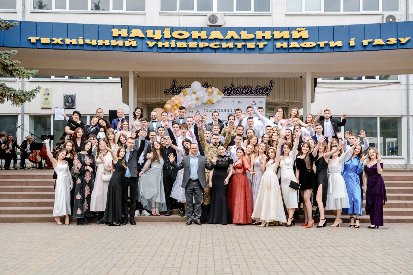 Франківські студенти на благодійному балу зібрали понад 26 тисяч гривень для ЗСУ