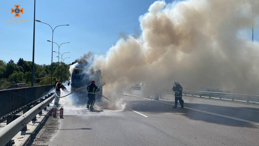 Стали відомі деталі масштабної пожежі автоцистерни поблизу Калуша,пожежа на прикарпатті,прикарпатські рятувальники
