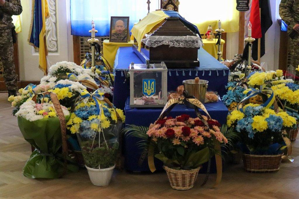 У Калуші провели в останню путь захисника України Василя Гретчина