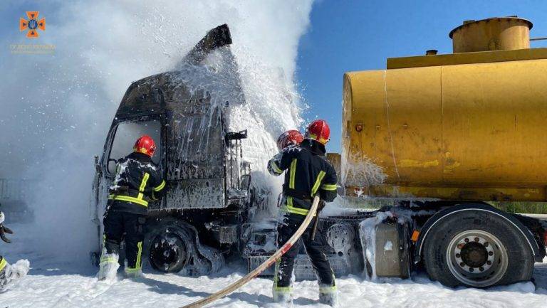 Стали відомі деталі масштабної пожежі автоцистерни поблизу Калуша