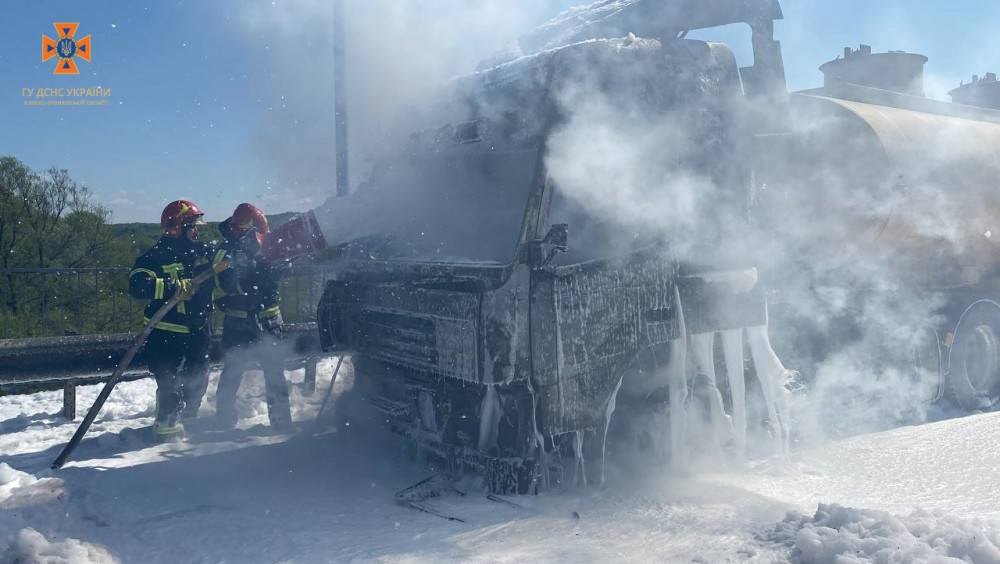 Стали відомі деталі масштабної пожежі автоцистерни поблизу Калуша,пожежа на прикарпатті,прикарпатські рятувальники
