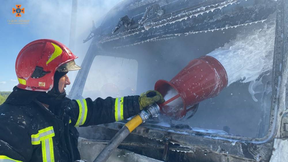 Стали відомі деталі масштабної пожежі автоцистерни поблизу Калуша,пожежа на прикарпатті,прикарпатські рятувальники