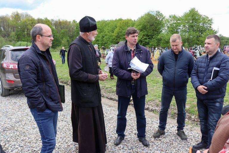 У Калуші планують викупити дачні ділянки для розширення меж кладовища