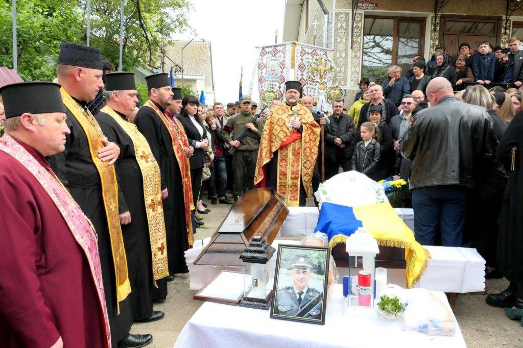 Тисменицька громада віддала шану загиблому Герою Михайлу Петріву. ФОТО