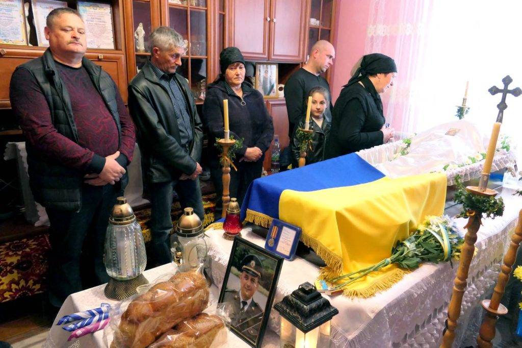 Тисменицька громада віддала шану загиблому Герою Михайлу Петріву. ФОТО