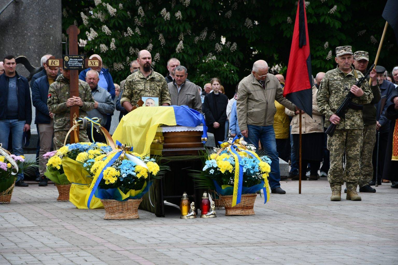 Додому на Рогатинщину "на щиті" повернувся боєць Віктор Головльов