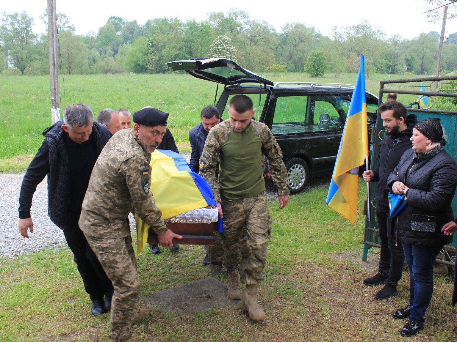 У рідне село на Прикарпаття із поля бою назавжди повернувся воїн Тарас Валило