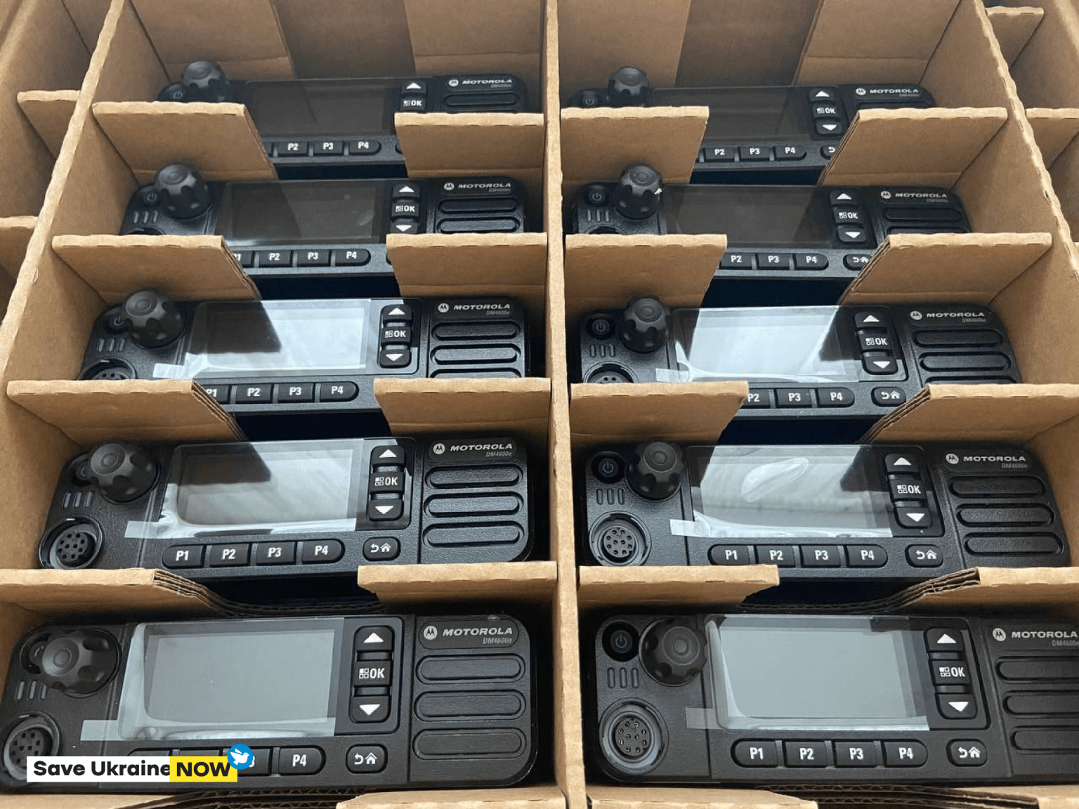 Волонтери #SaveUkraineNow передали військовим велику партію дефіцитних засобів зв’язку