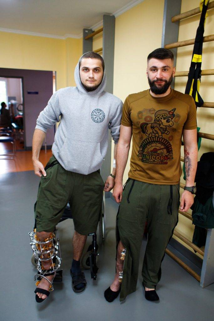 Франківський бренд шиє одяг для поранених захисників: як подарувати вбрання