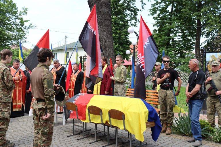 Солотвинська громада зустріла тіло полеглого Героя Михайла Яворського «Чикаго»