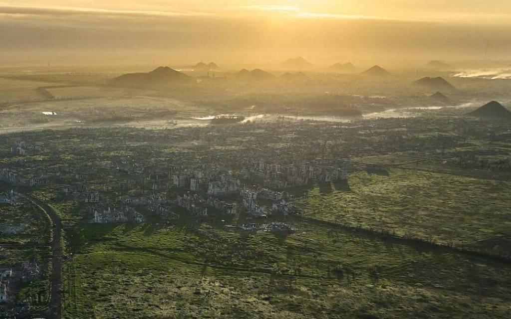 Фотографи показали моторошні знімки знищеної Мар'їнки