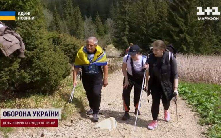 Батько загиблого захисника Маріуполя на згадку про сина з однодумцями підкорив Говерлу