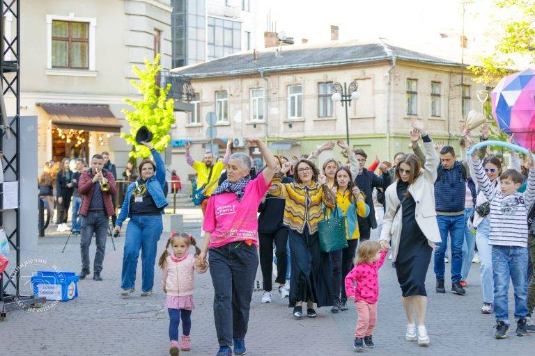 Гурт "Пенсія" зібрав "на шапку" 16000 гривень для онкогематологічного відділення ОДКЛ