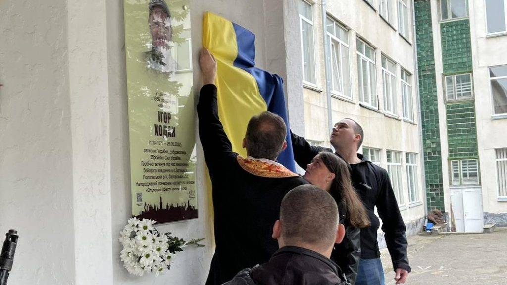 В Івано-Франківську відкрили анотаційну дошку полеглому воїну Юрію Харкавому. ФОТО