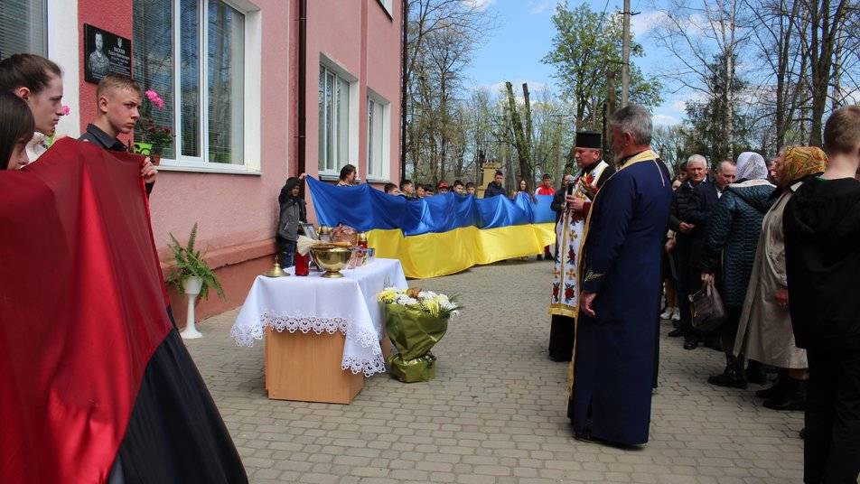 На Франківщині відкрили меморіальну дошку полеглому воїну Павлу Василіву
