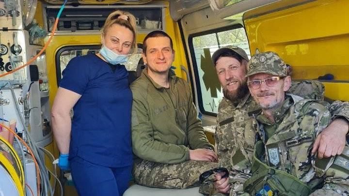 Франківка Ірина Онуфрак їздить з мобільним стоматкабінетом на передову та лікує бійців. ФОТО