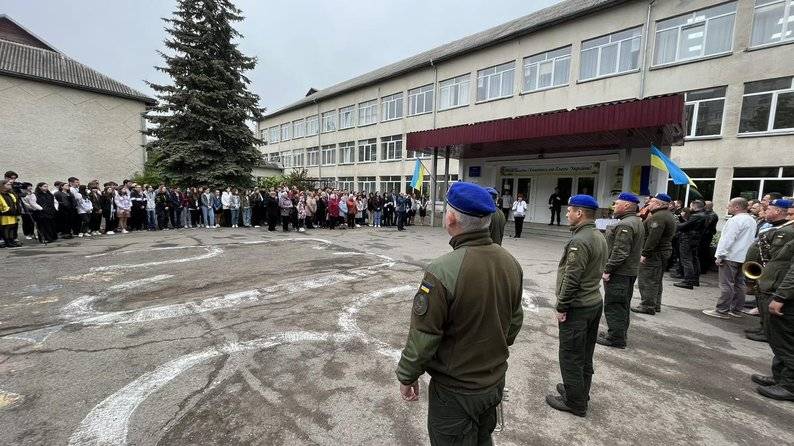 В Івано-Франківську відкрили анотаційну дошку полеглому воїну Юрію Харкавому. ФОТО