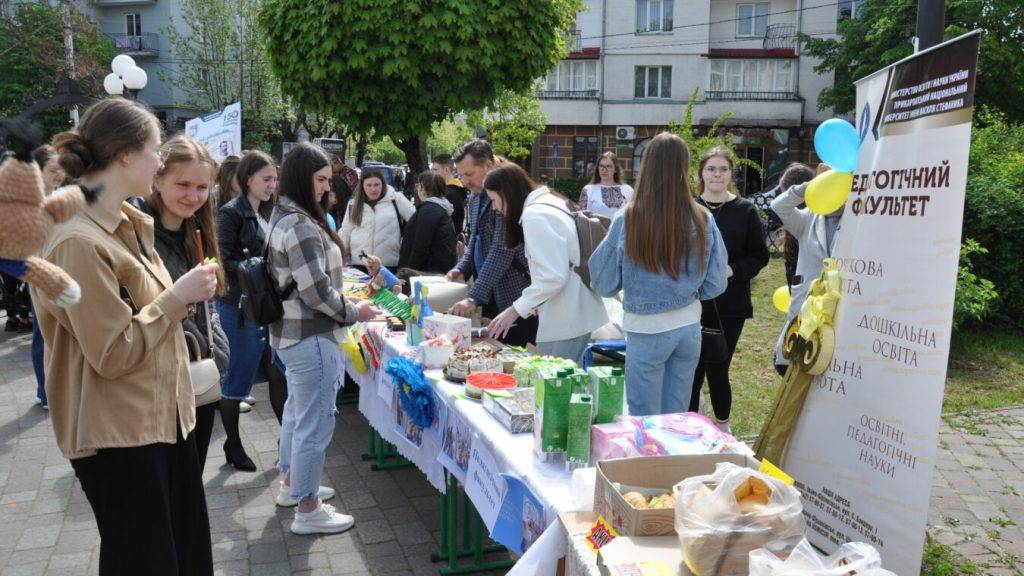 На благодійному ярмарку в Івано-Франківську студенти зібрли понад 200 000 гривень на купівлю дрона